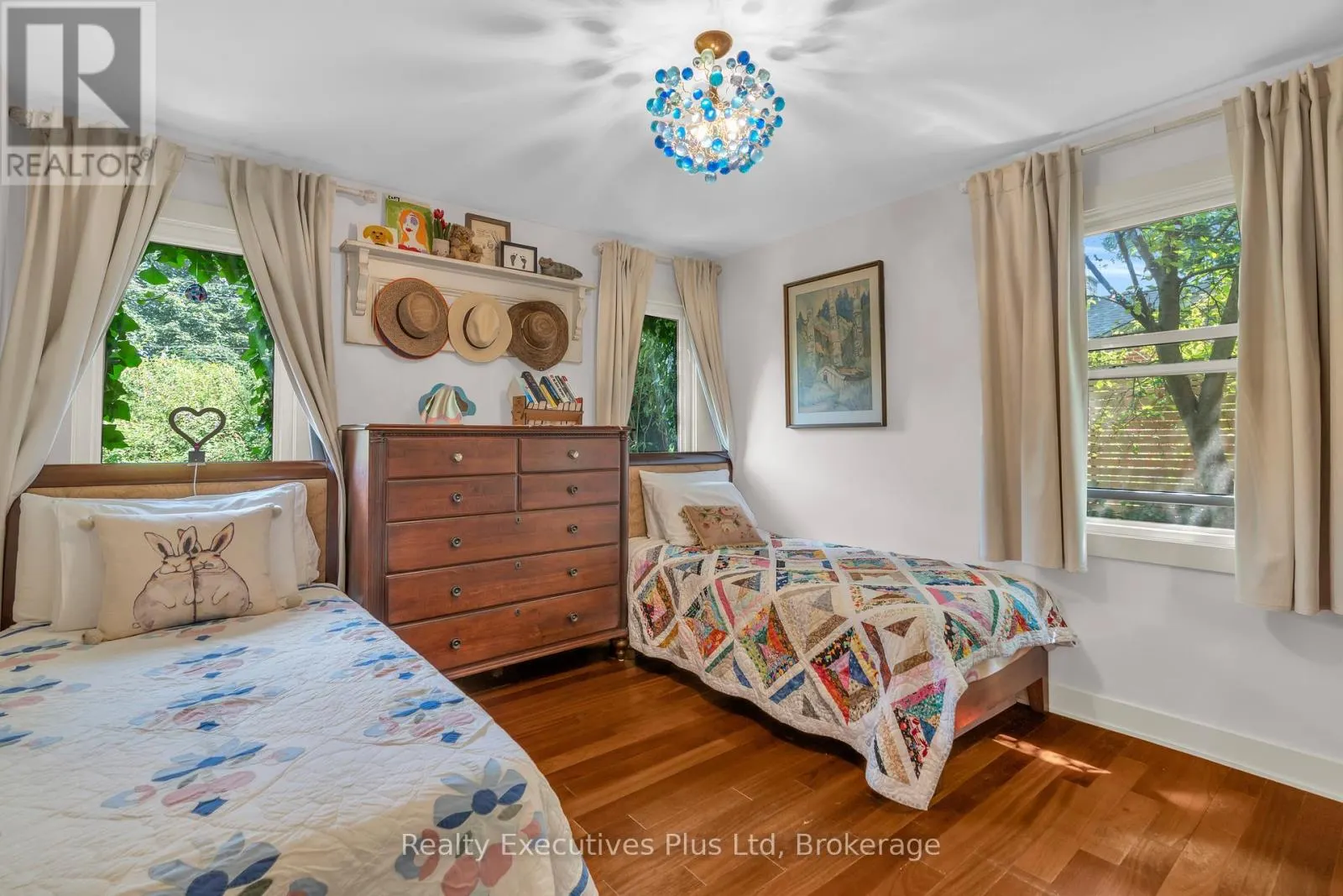 4 GLENHILL PLACE