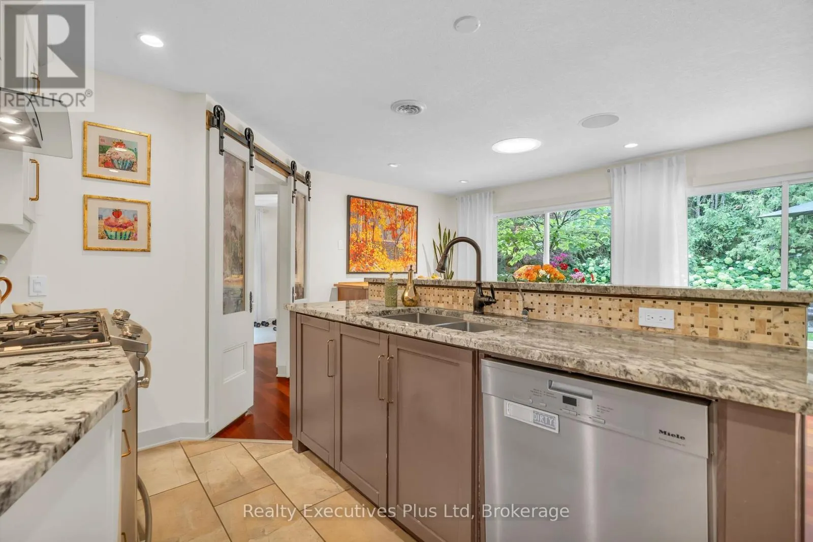 4 GLENHILL PLACE