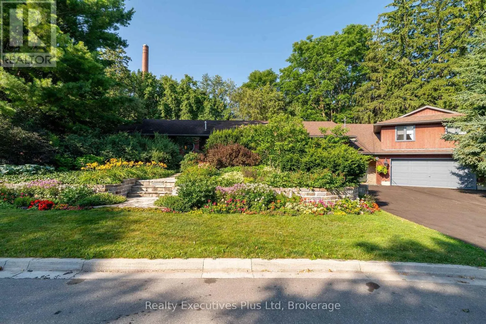 4 GLENHILL PLACE