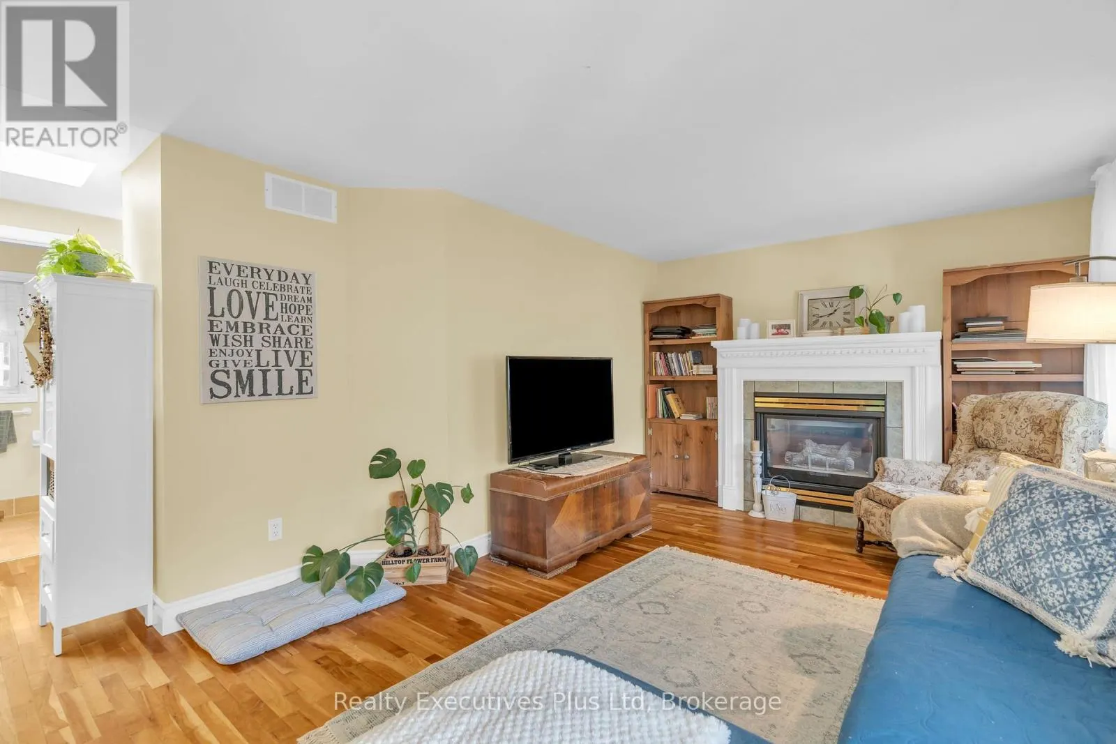 4 GLENHILL PLACE