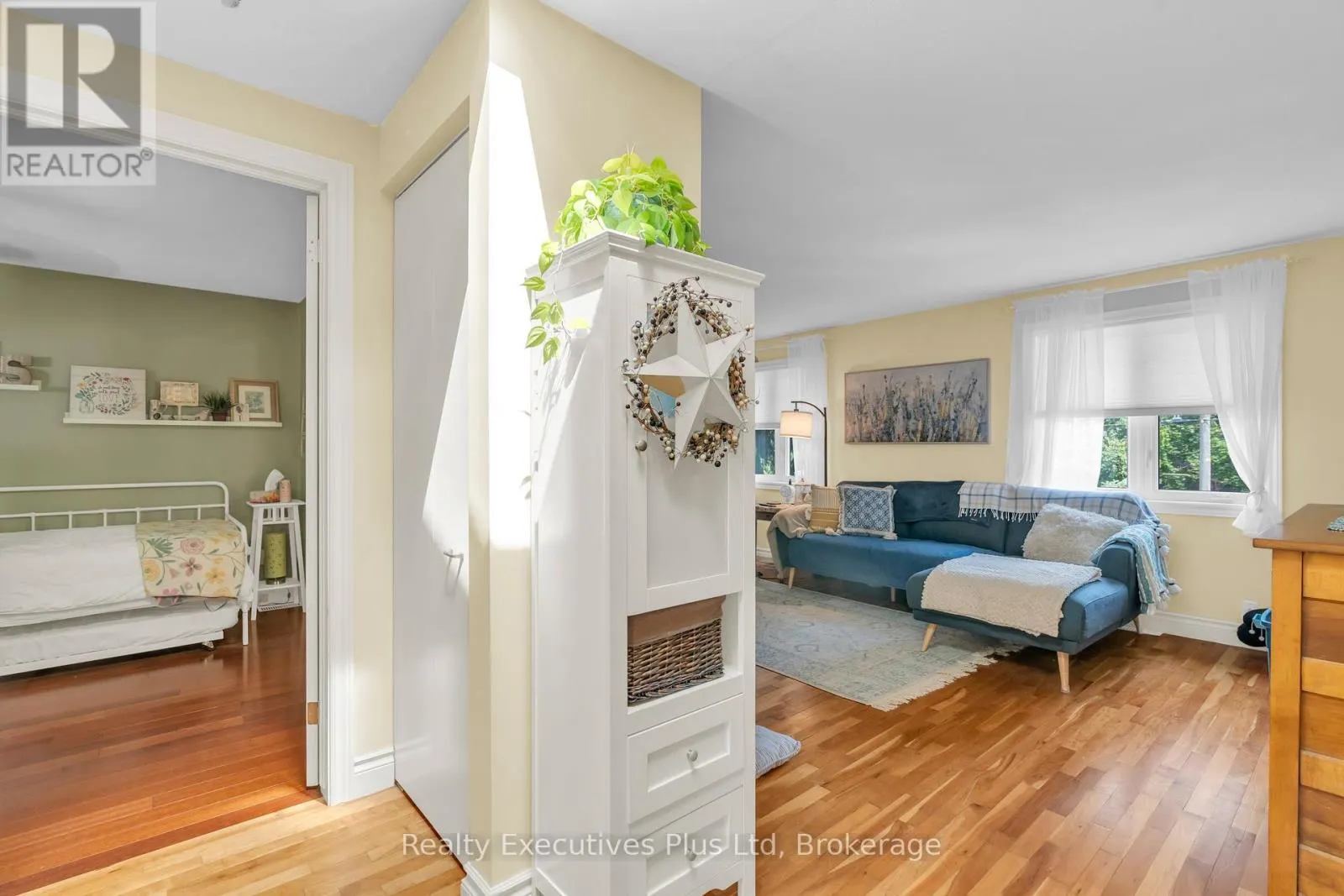 4 GLENHILL PLACE