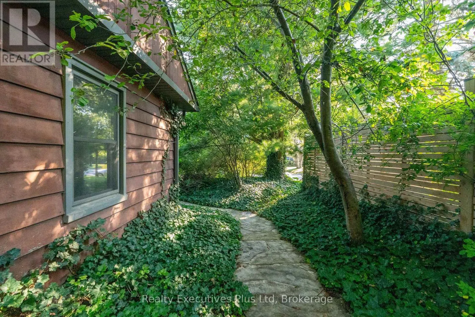 4 GLENHILL PLACE
