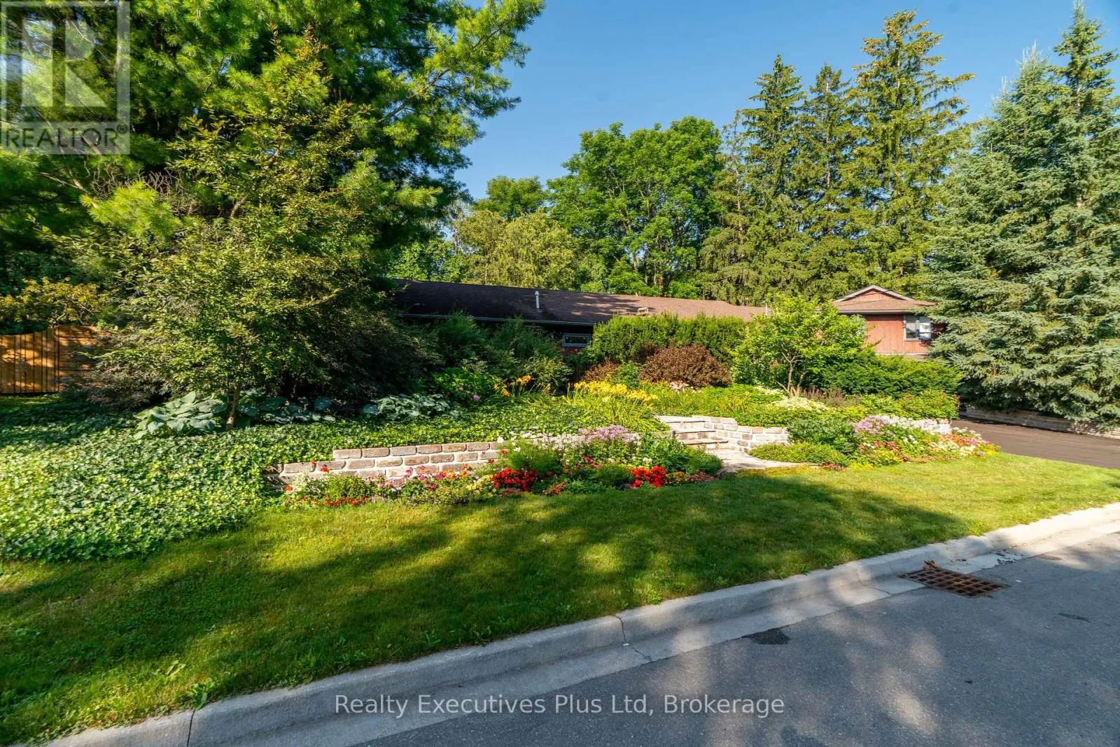 4 GLENHILL PLACE