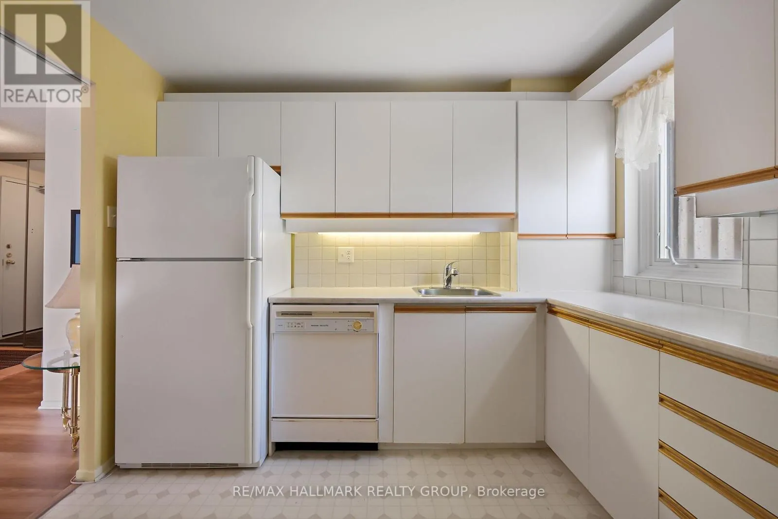 602 - 1081 AMBLESIDE DRIVE