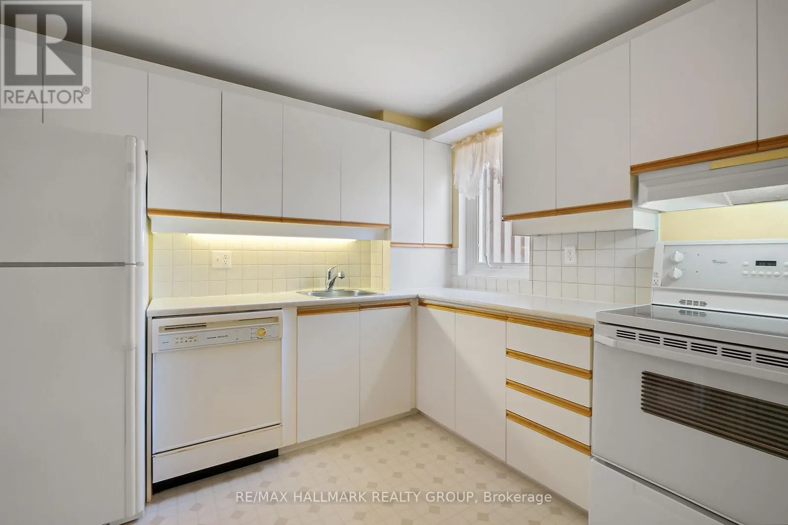 602 - 1081 AMBLESIDE DRIVE