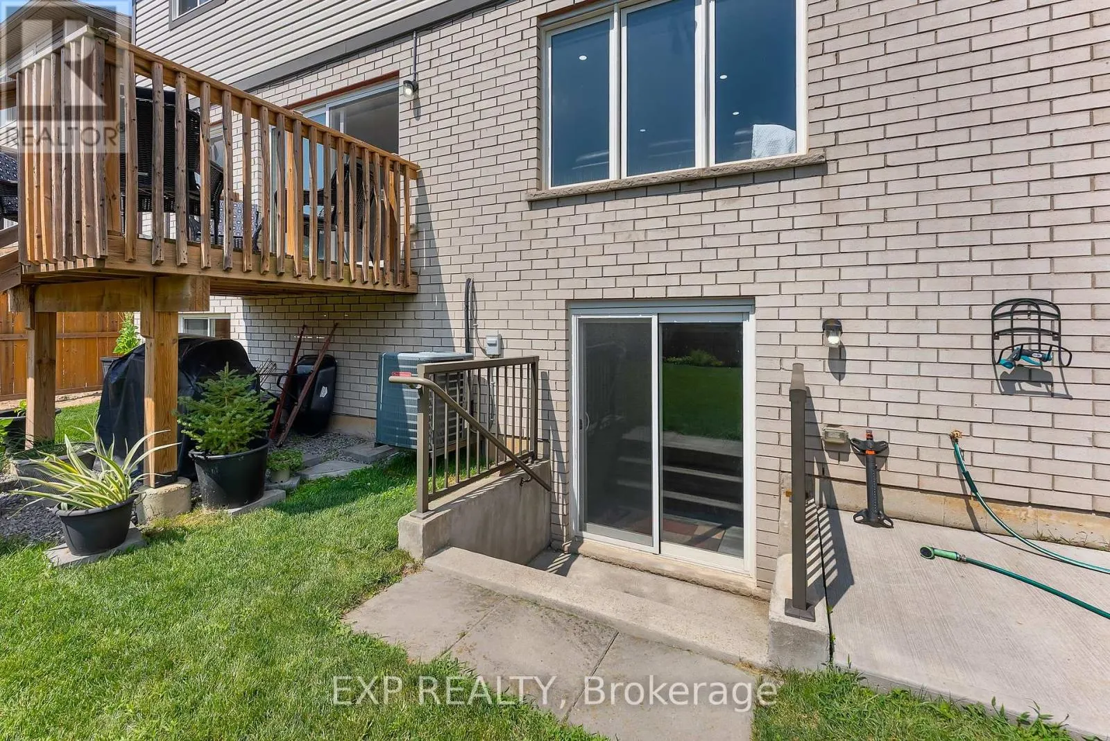 10 RILEY AVENUE