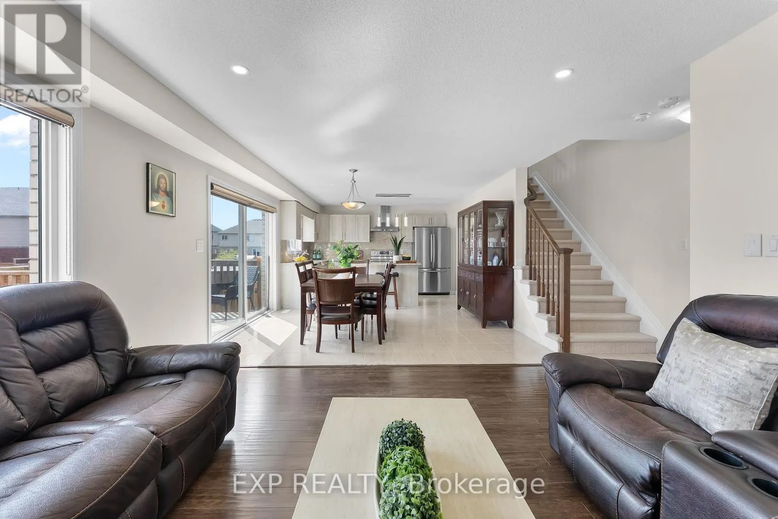 10 RILEY AVENUE
