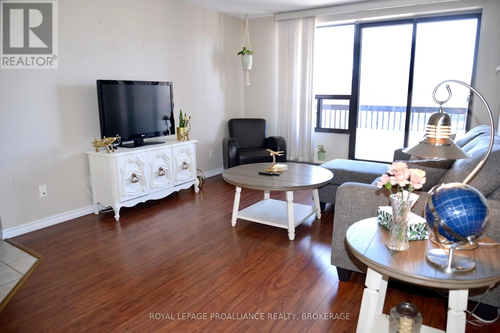 210 - 17 ELDON HALL PLACE, #210
