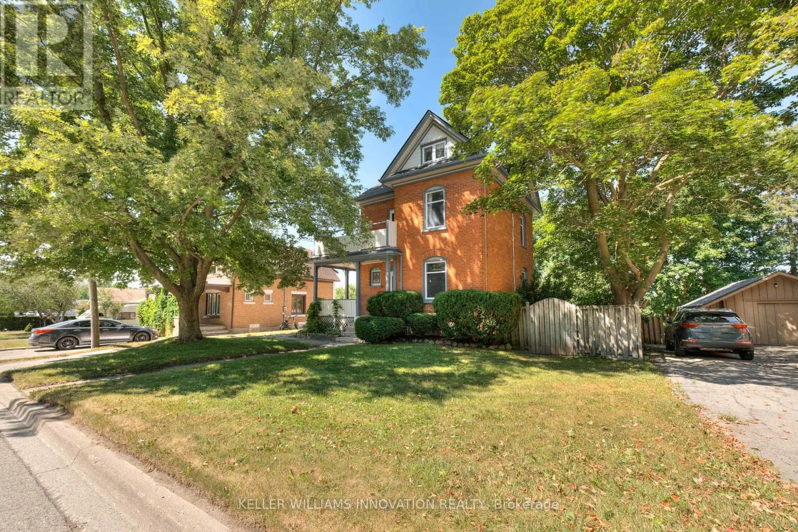 26 ARTHUR STREET N