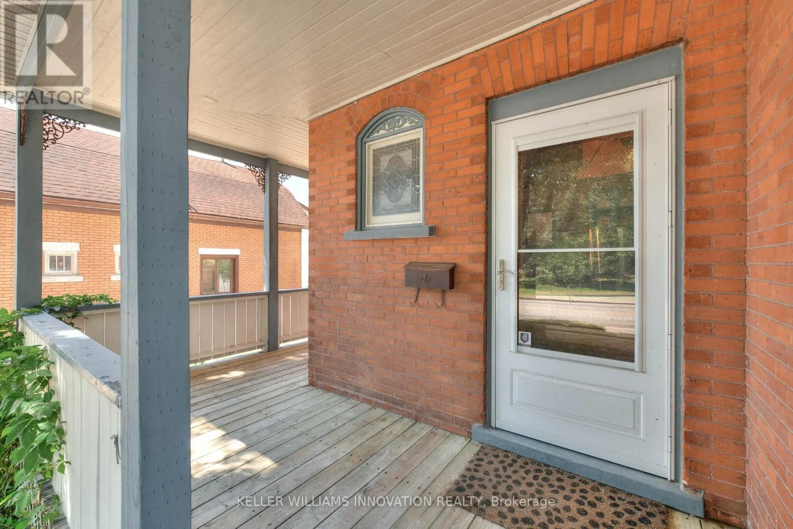 26 ARTHUR STREET N