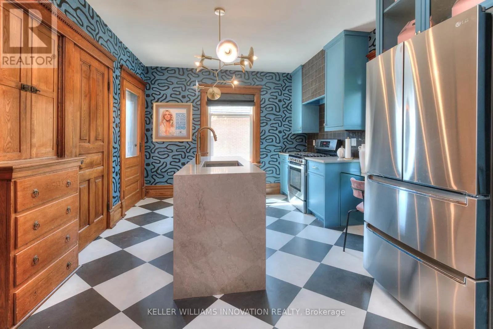 26 ARTHUR STREET N