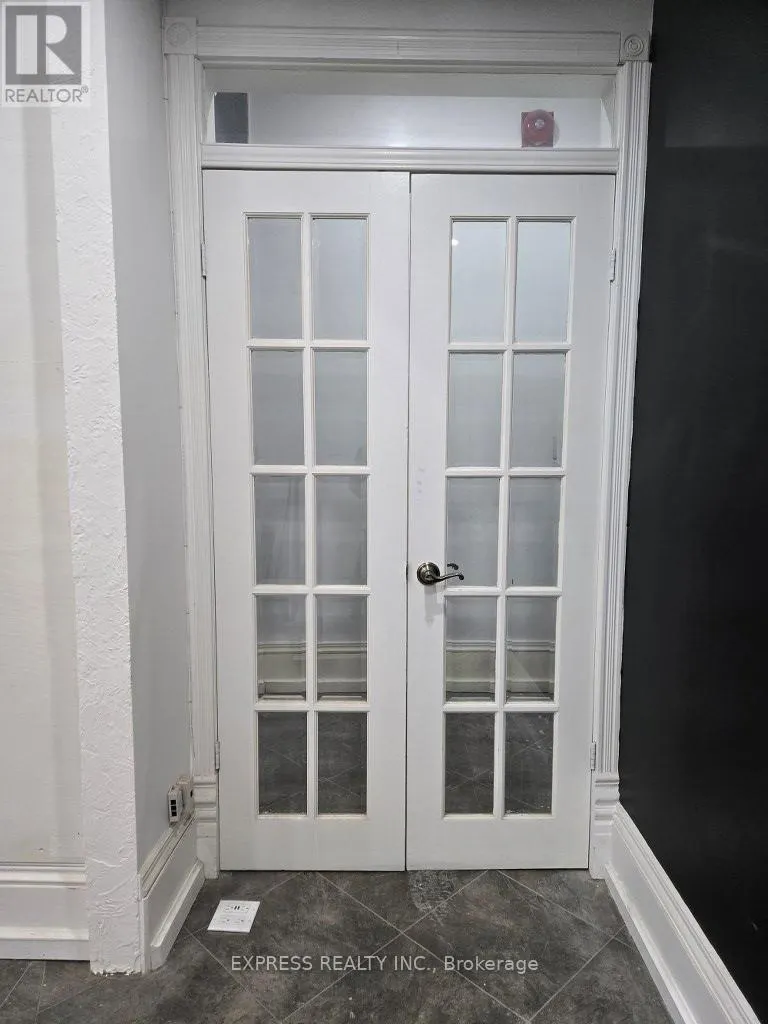 101B - 252 JAMES STREET S