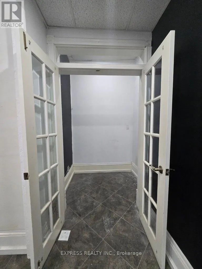 101B - 252 JAMES STREET S