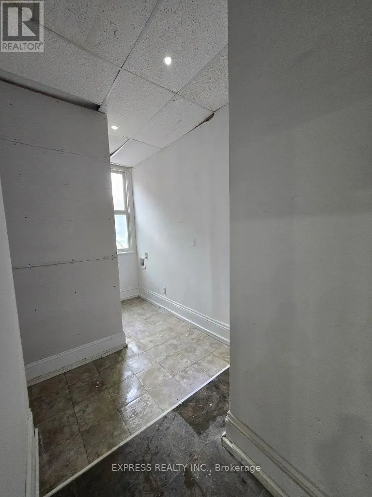 101B - 252 JAMES STREET S