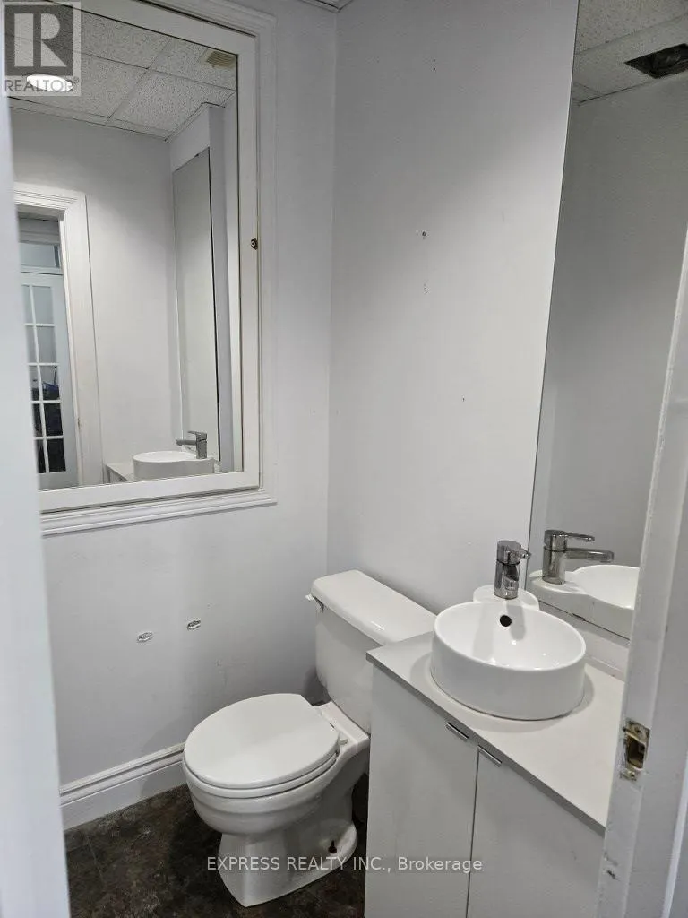 101B - 252 JAMES STREET S