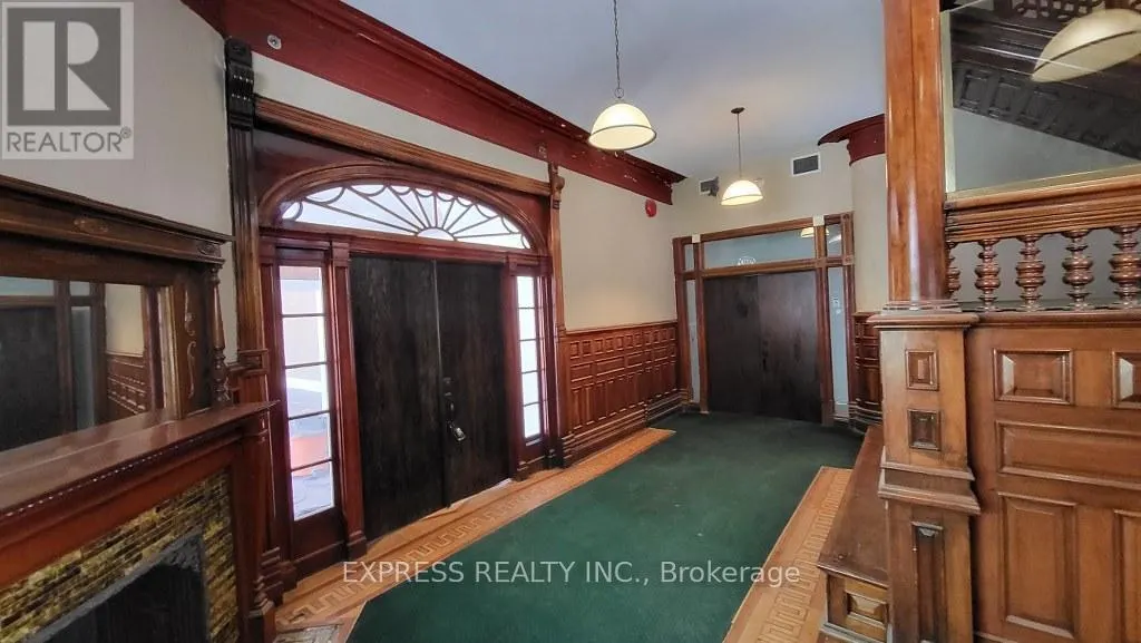 101B - 252 JAMES STREET S