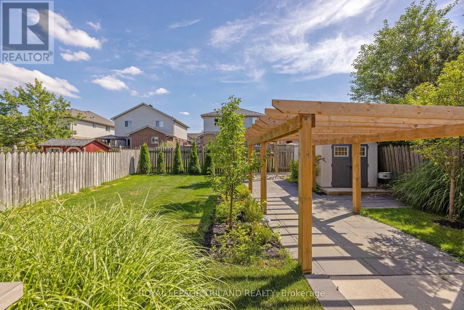 851 CRESTVIEW CRESCENT