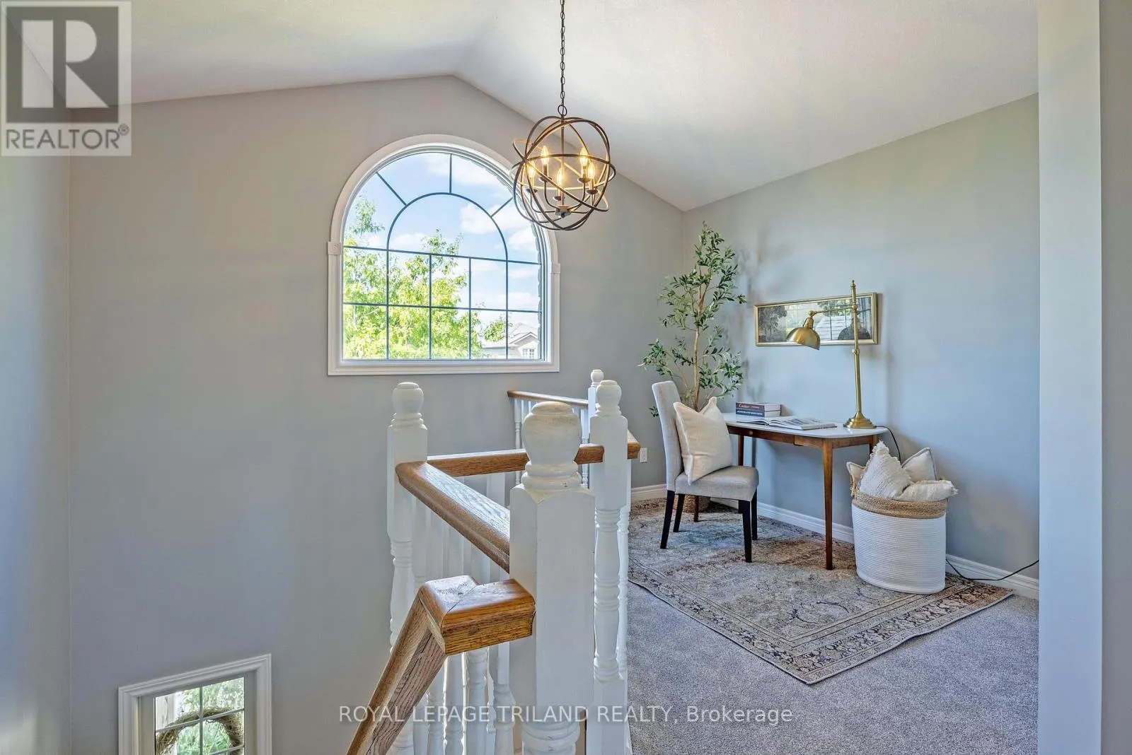 851 CRESTVIEW CRESCENT