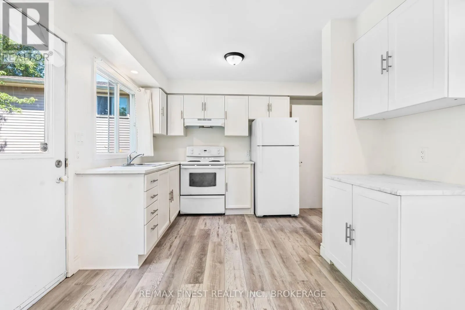 347 KINGSDALE AVENUE