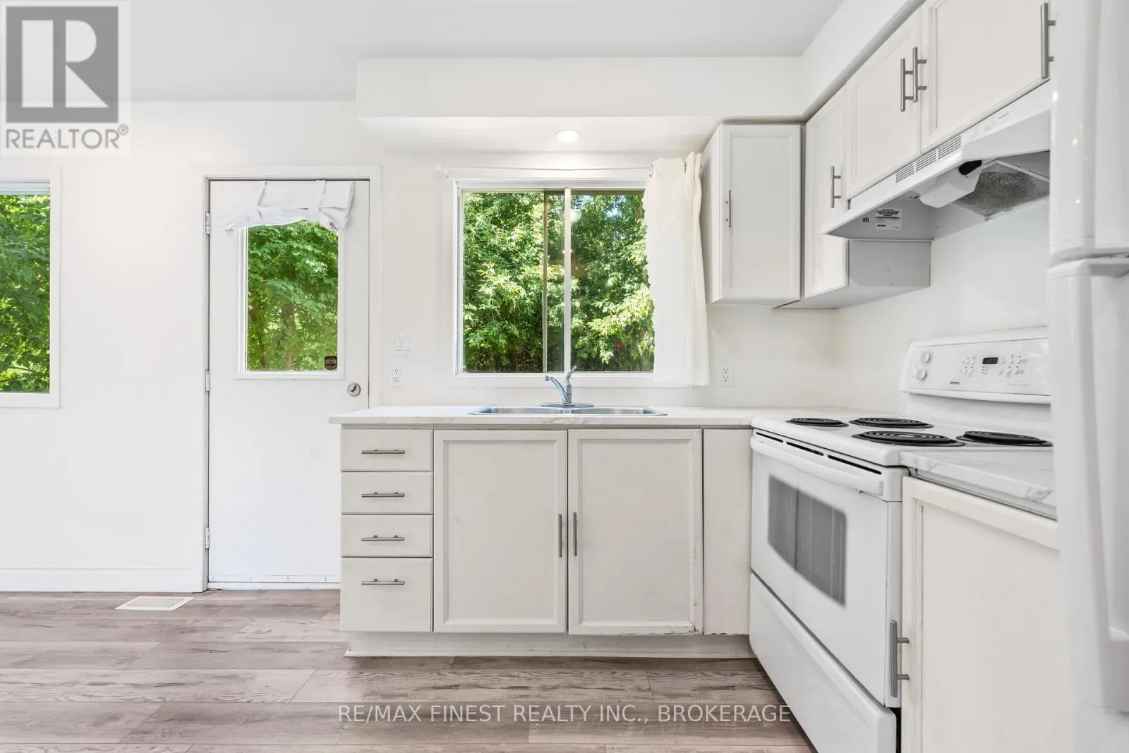 347 KINGSDALE AVENUE