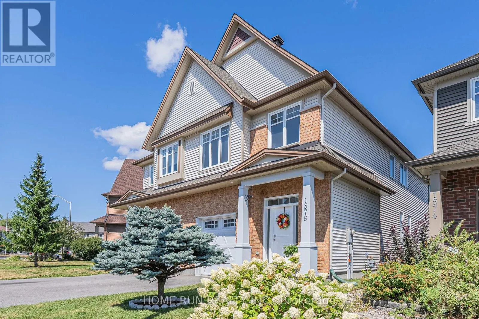 1576 CARRONBRIDGE CIRCLE