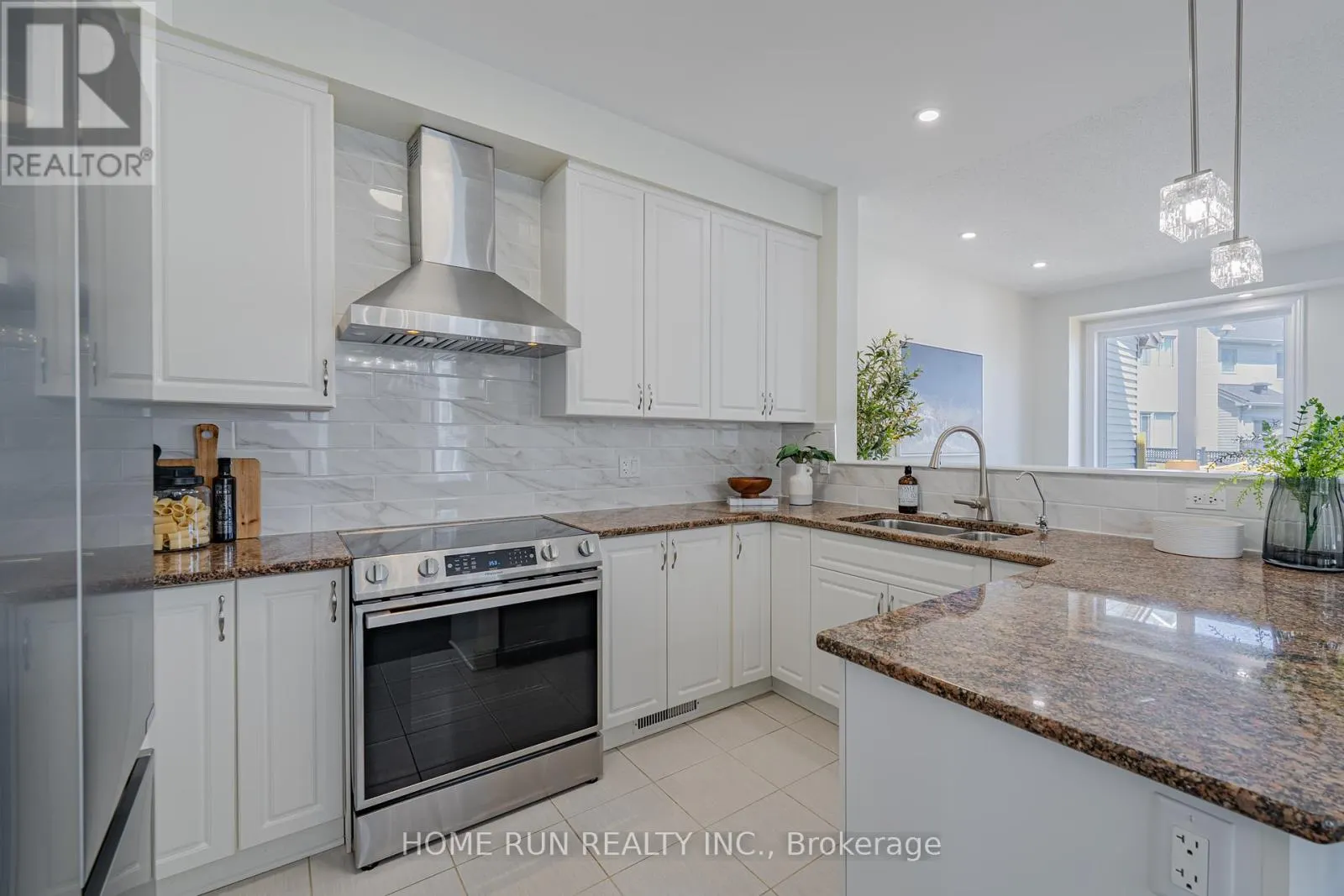 1576 CARRONBRIDGE CIRCLE