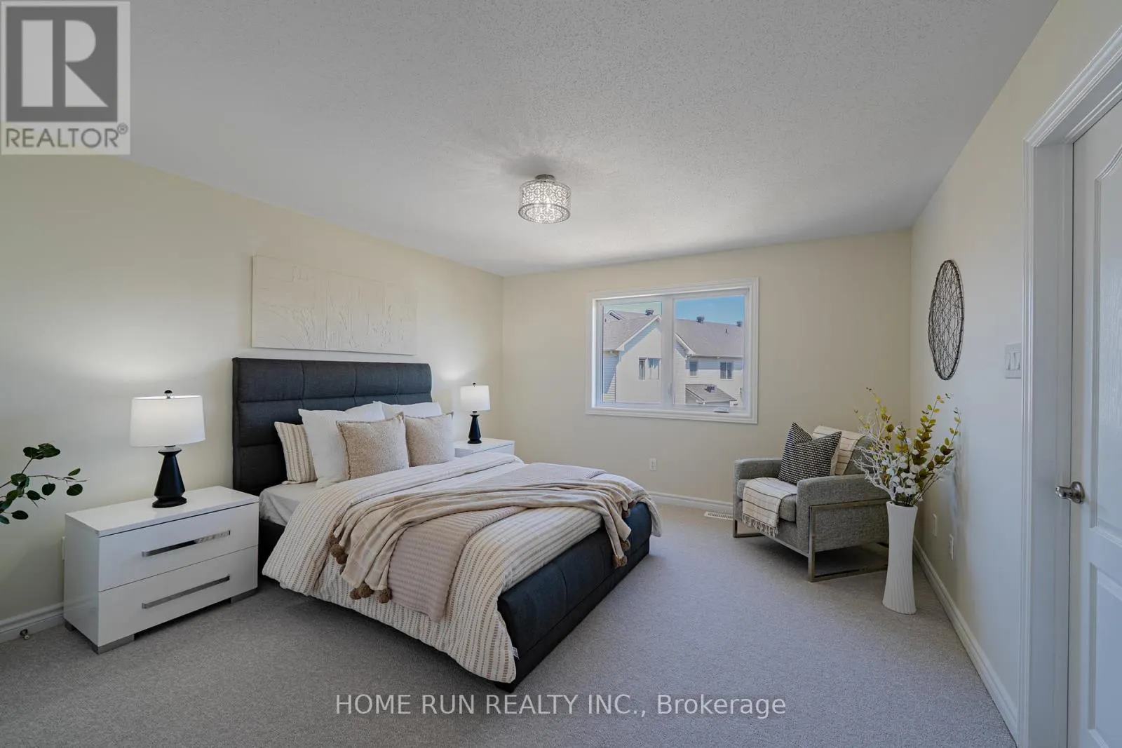 1576 CARRONBRIDGE CIRCLE