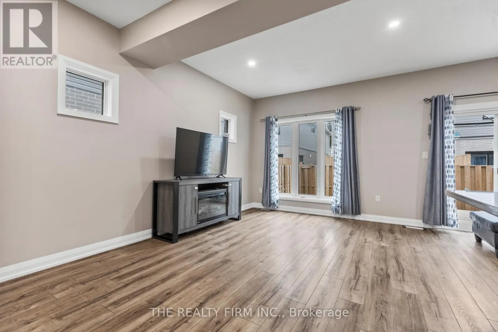 22 - 1 MILLER DRIVE, #22