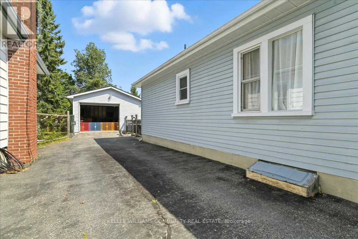 144 UNIVERSITY AVENUE E