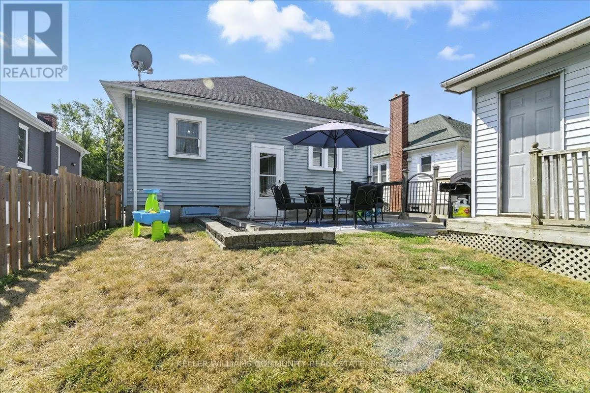 144 UNIVERSITY AVENUE E
