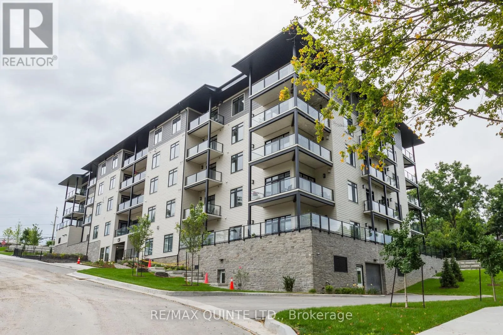 407 - 17 CLEAVE AVENUE, #407