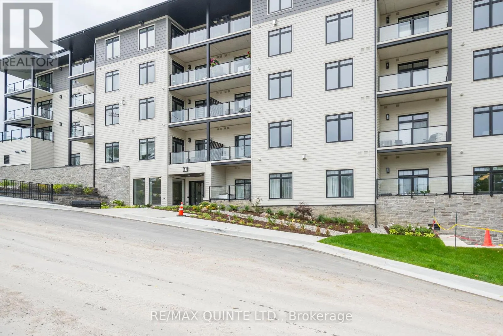 407 - 17 CLEAVE AVENUE, #407