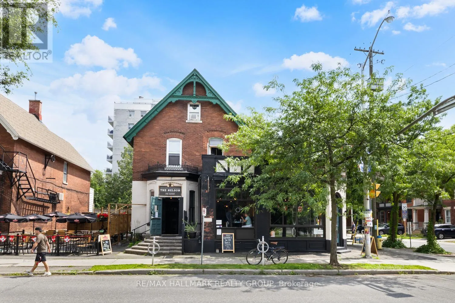 246 LAURIER AVENUE E