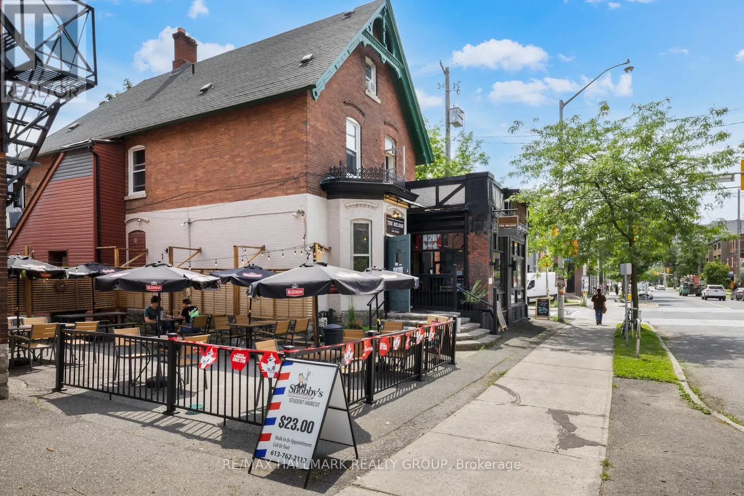 246 LAURIER AVENUE E