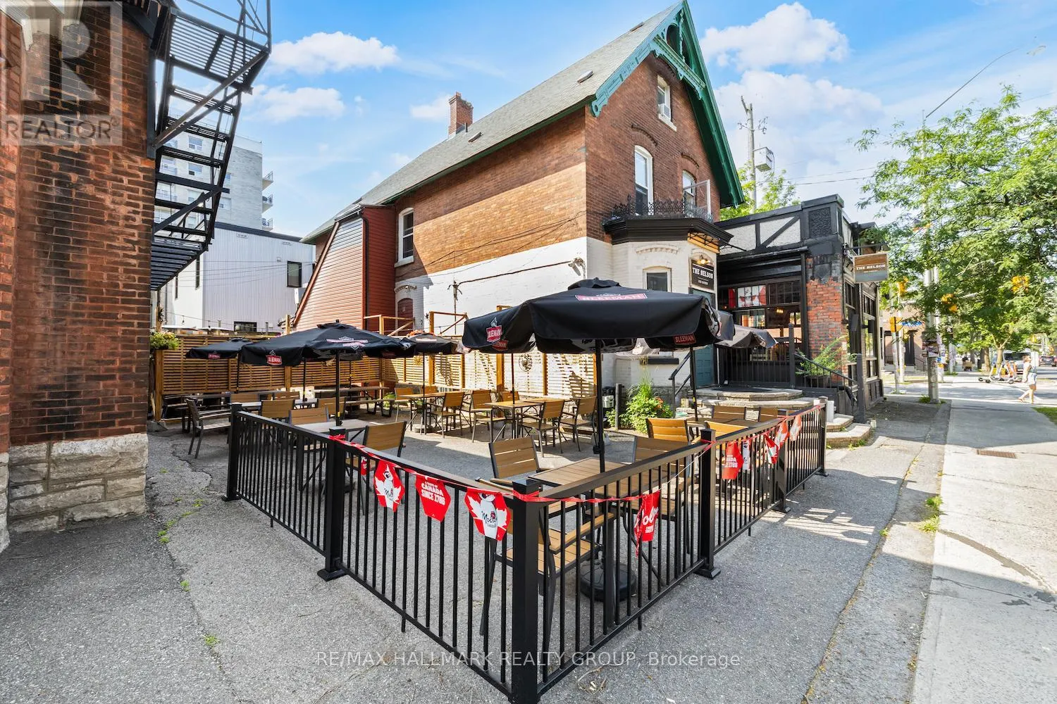 246 LAURIER AVENUE E