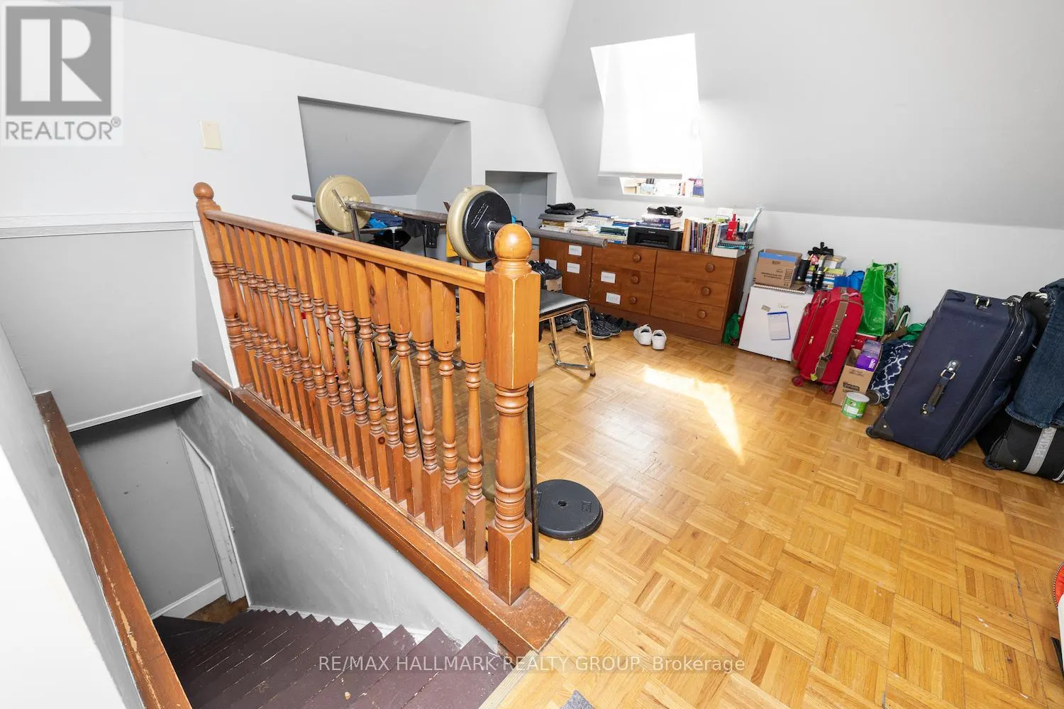 246 LAURIER AVENUE E