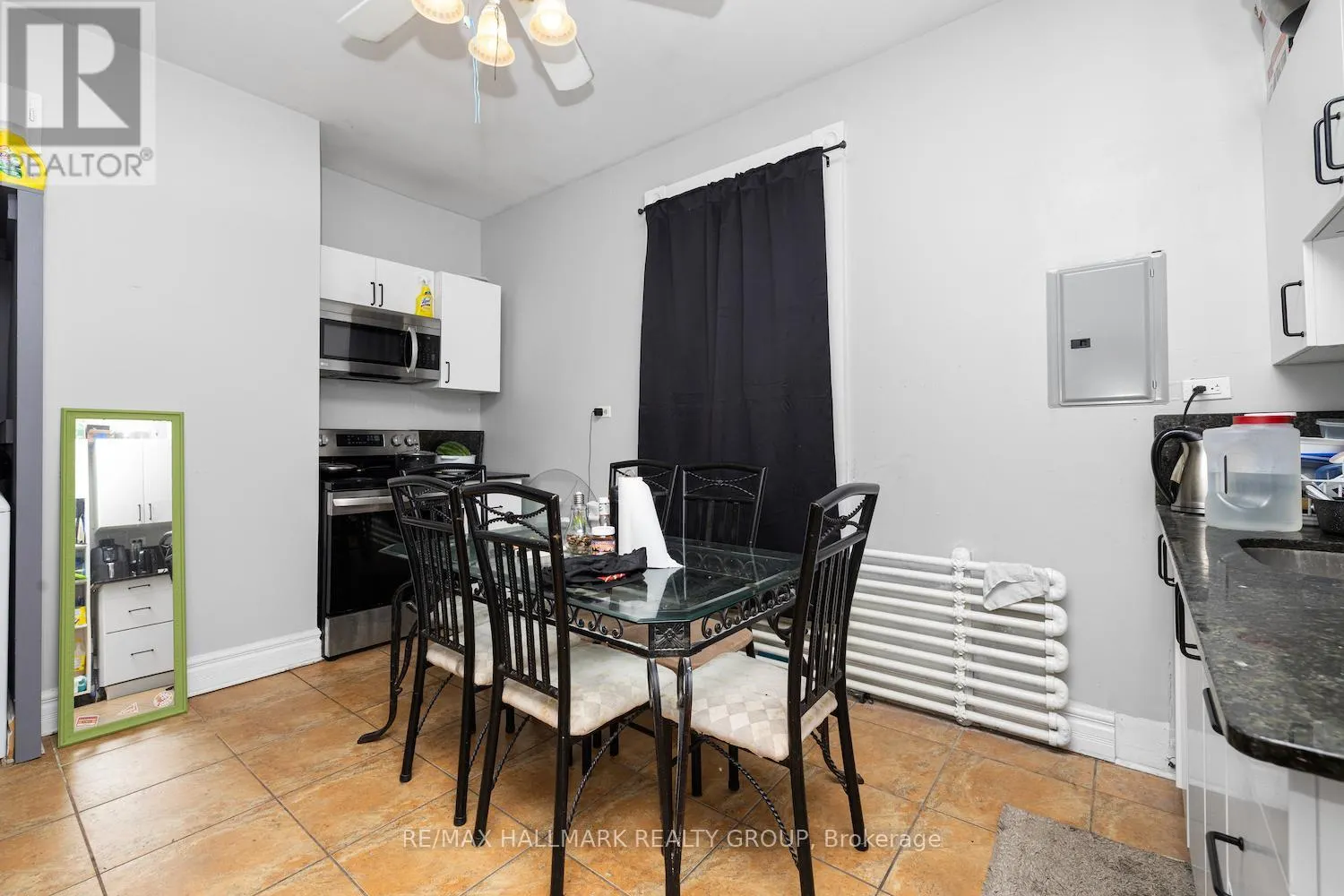 246 LAURIER AVENUE E