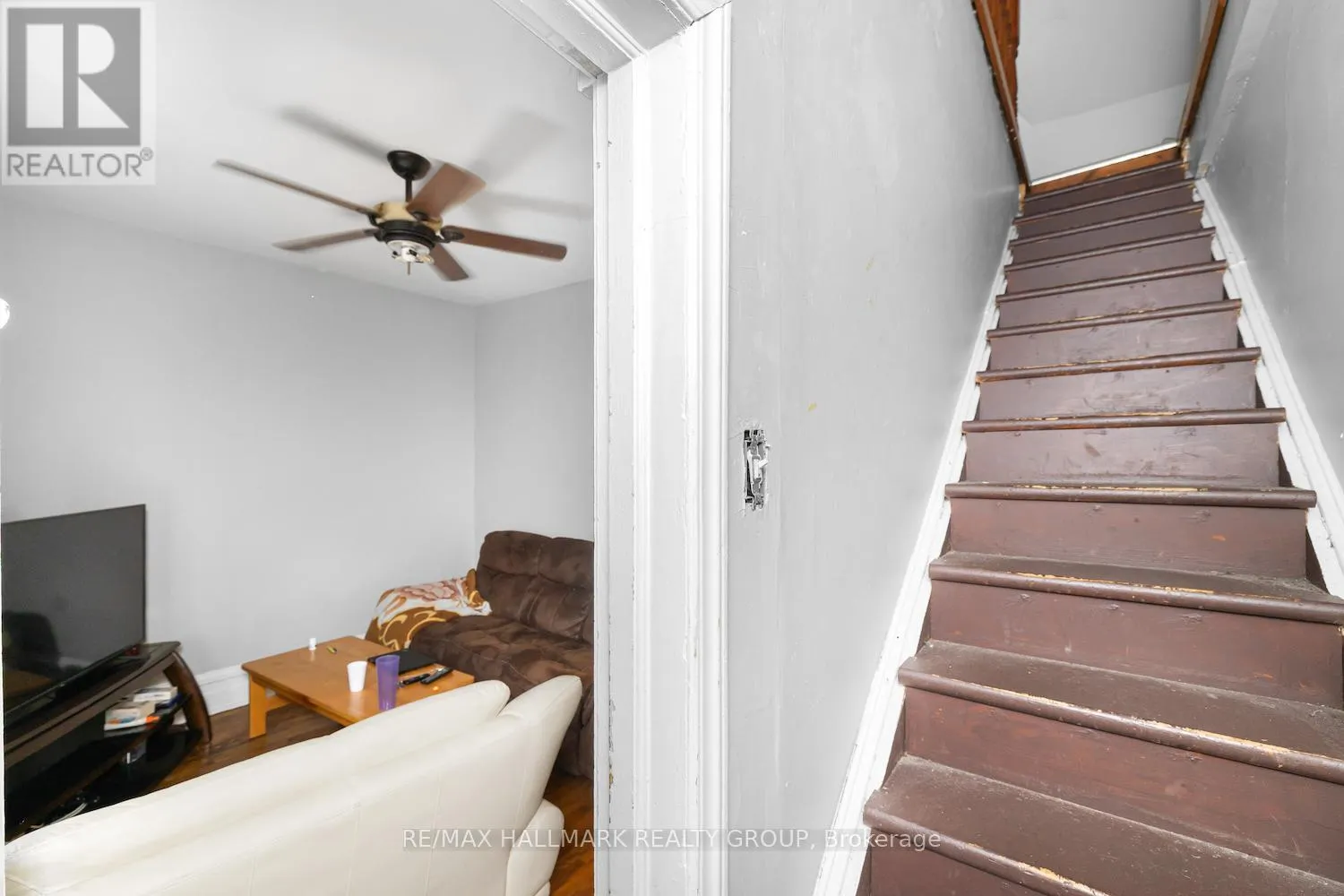 246 LAURIER AVENUE E