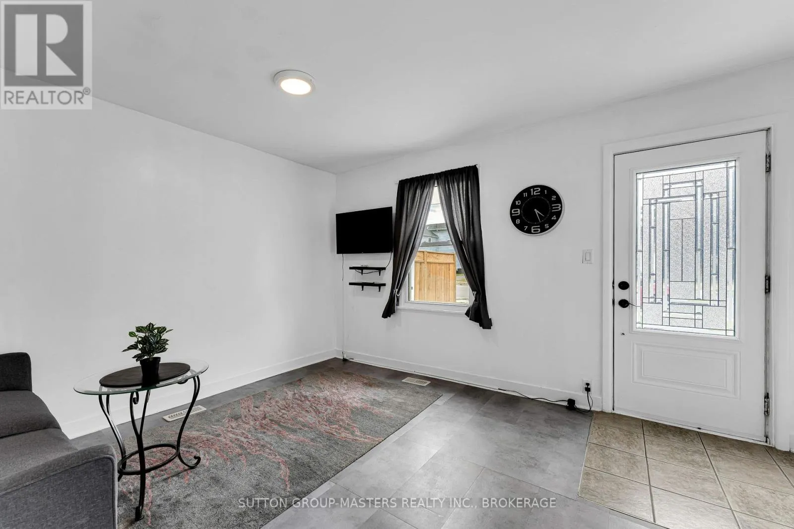 11 KINGSCOURT AVENUE