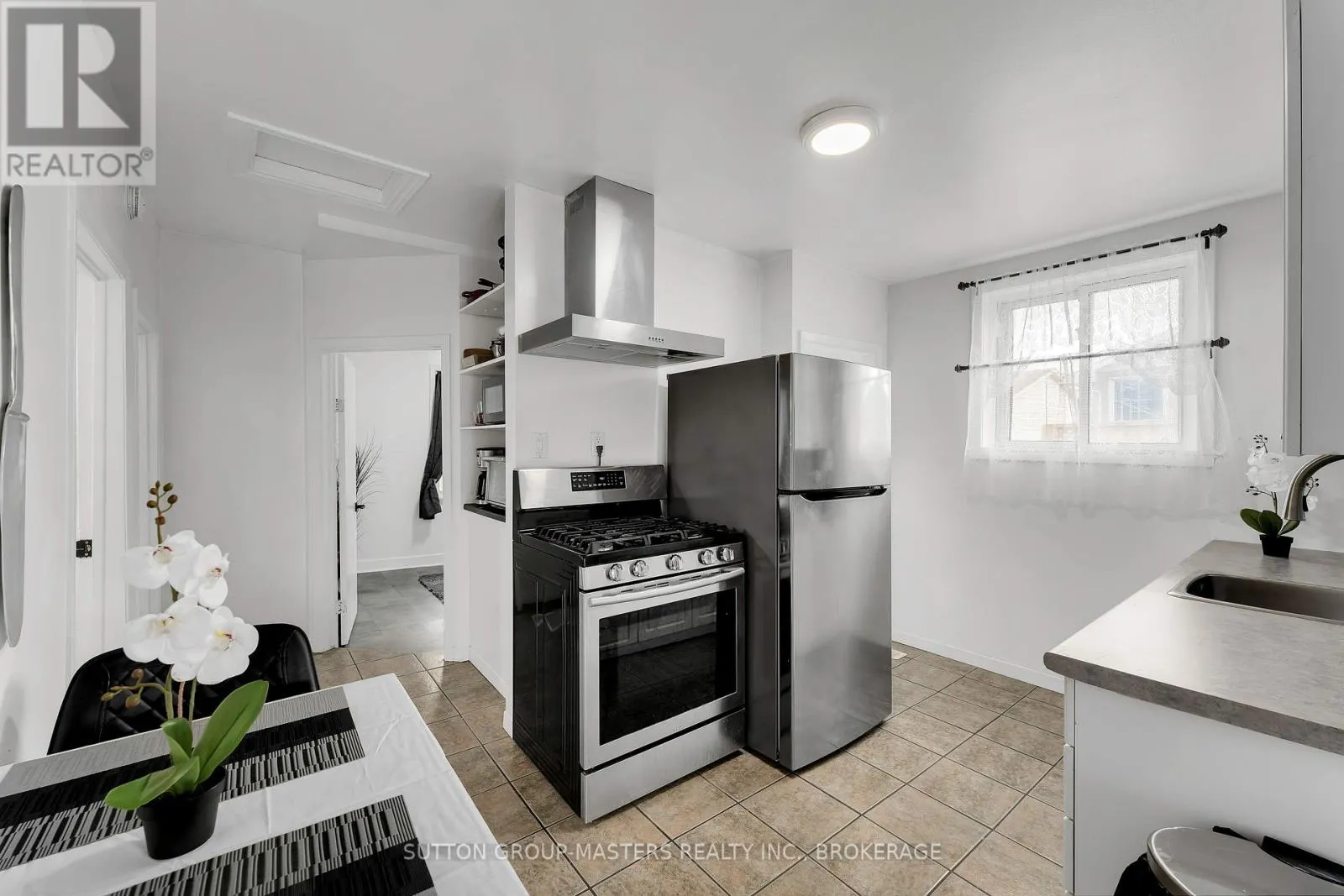 11 KINGSCOURT AVENUE