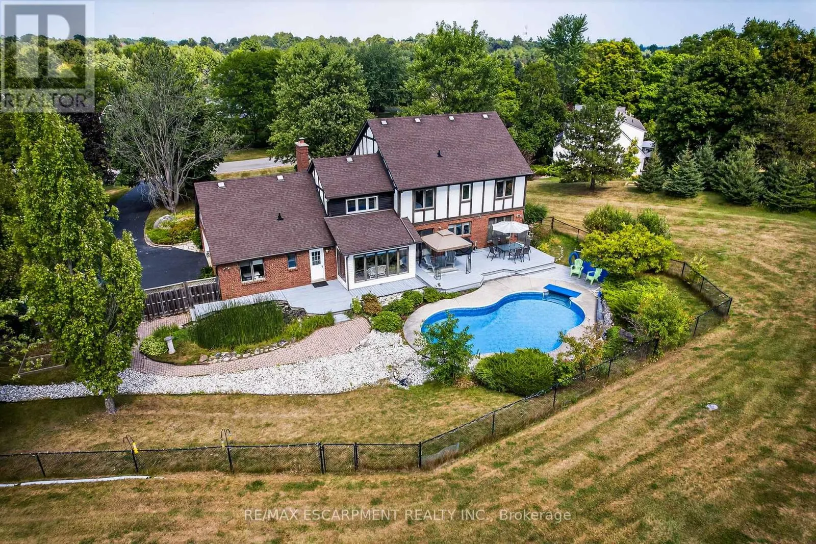 22 WENEIL DRIVE