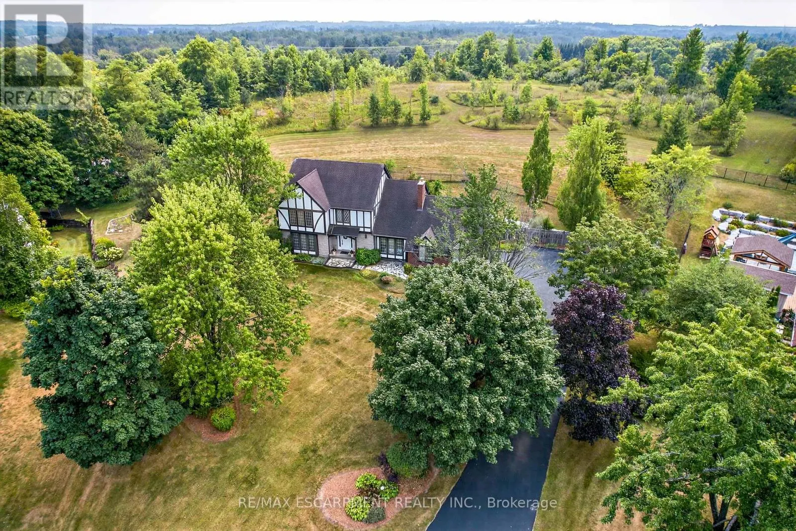 22 WENEIL DRIVE