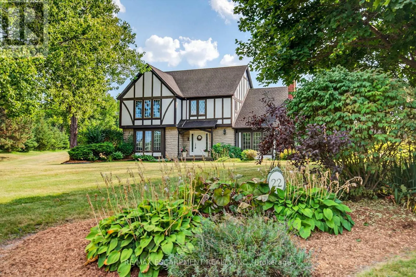 22 WENEIL DRIVE
