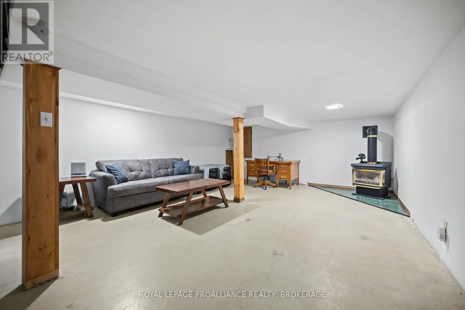 1596 GROUSEWOOD LANE