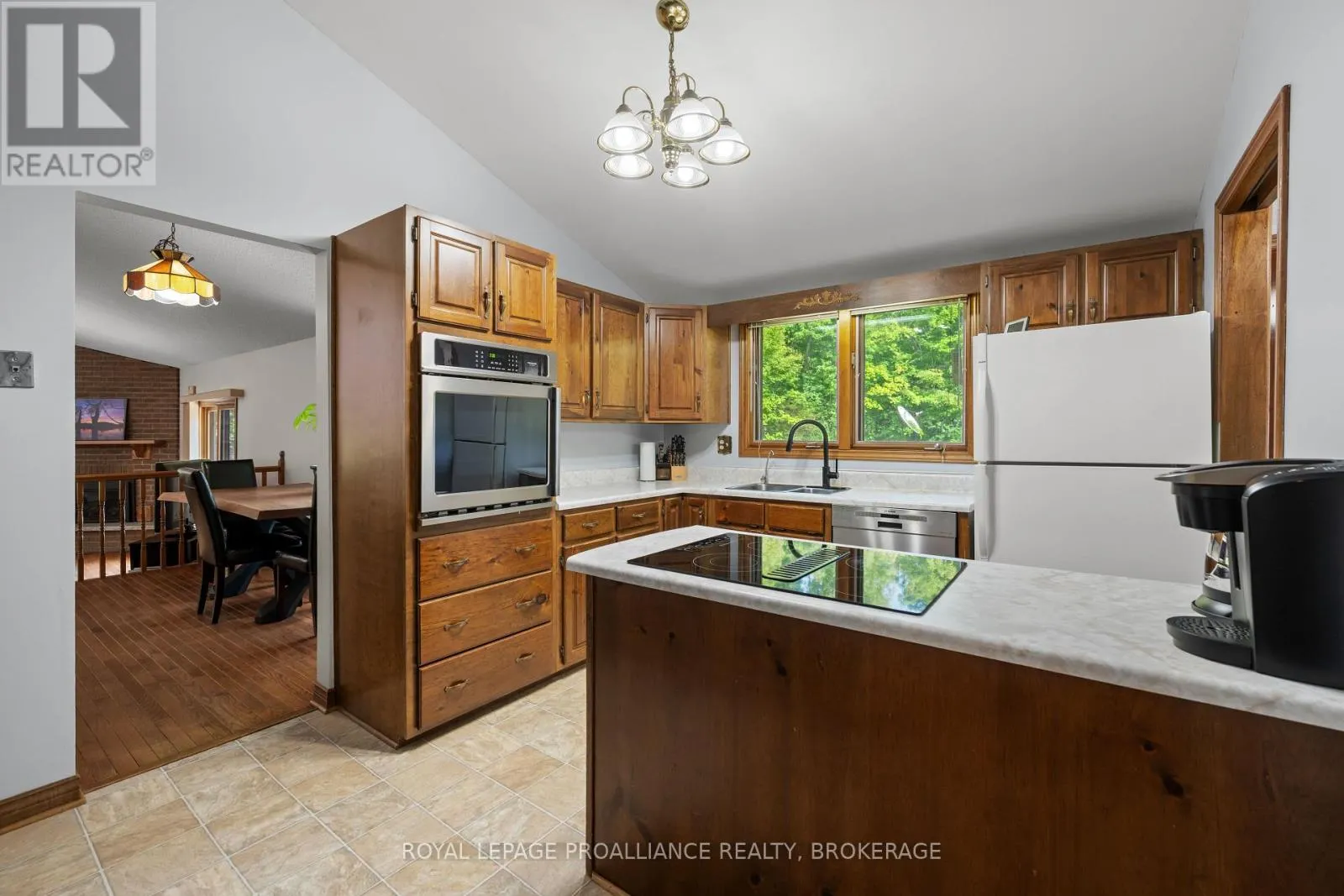 1596 GROUSEWOOD LANE