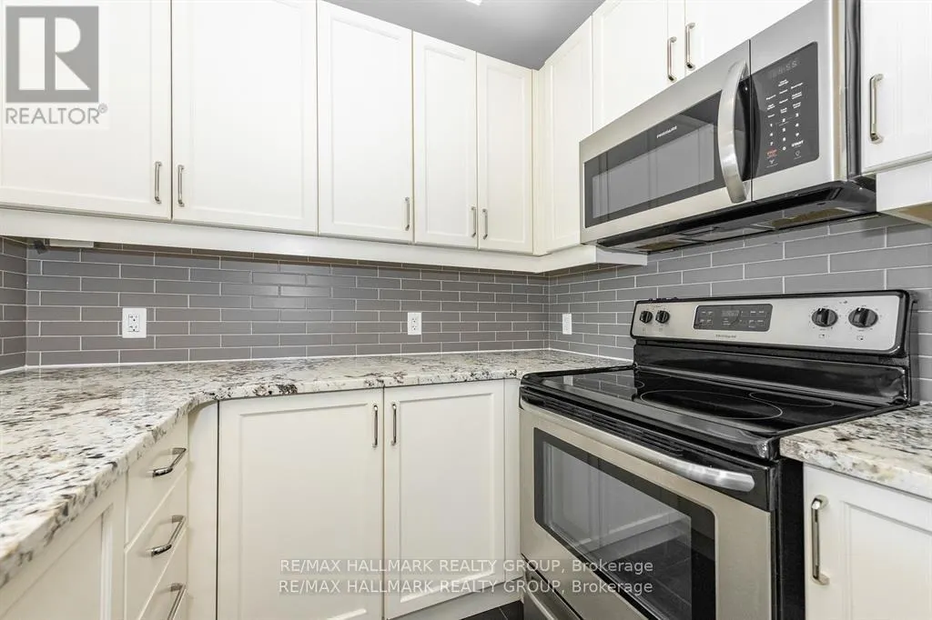 PH1-2702 - 242 RIDEAU STREET