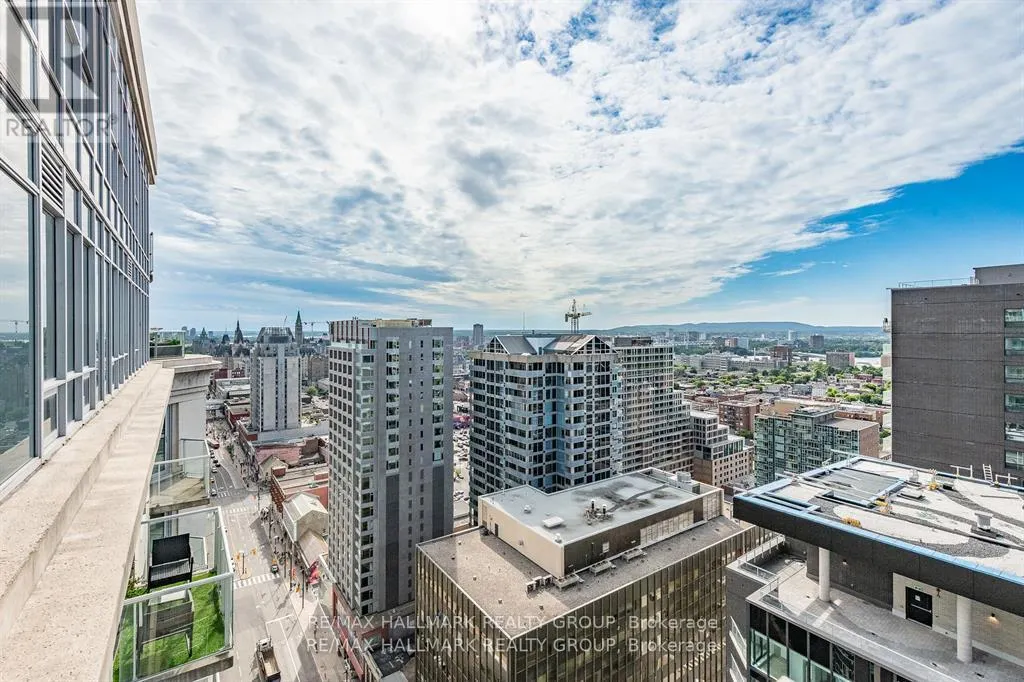 PH1-2702 - 242 RIDEAU STREET