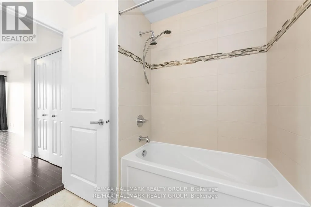 PH1-2702 - 242 RIDEAU STREET