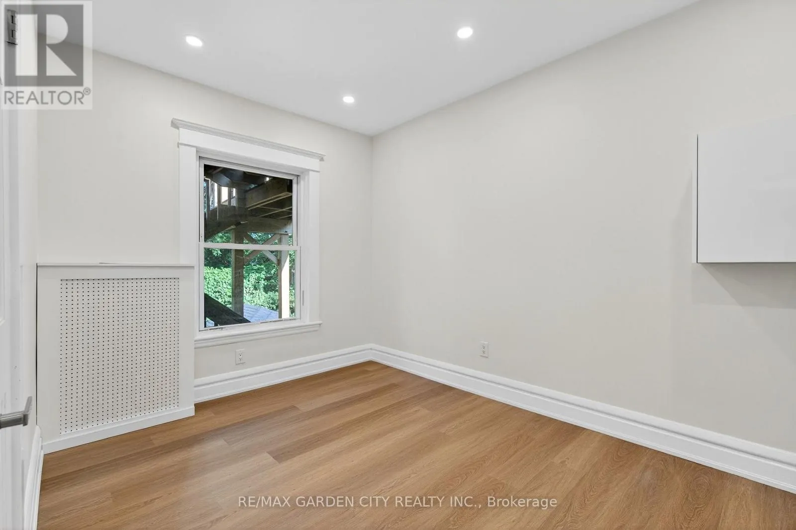 UPPER - 104 CARRICK AVENUE