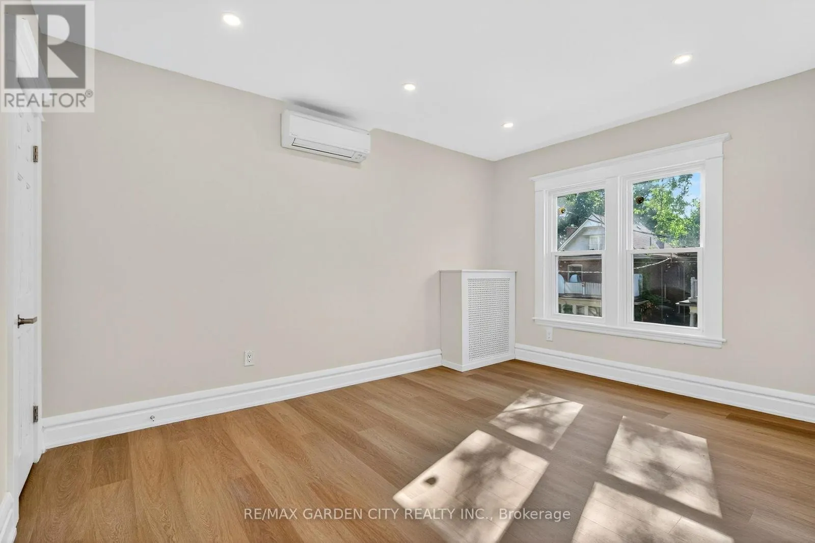 UPPER - 104 CARRICK AVENUE
